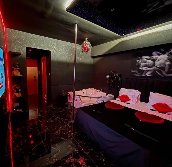 هتل Romeo Nights   Love Rooms   Jacuzzi Hydromassage