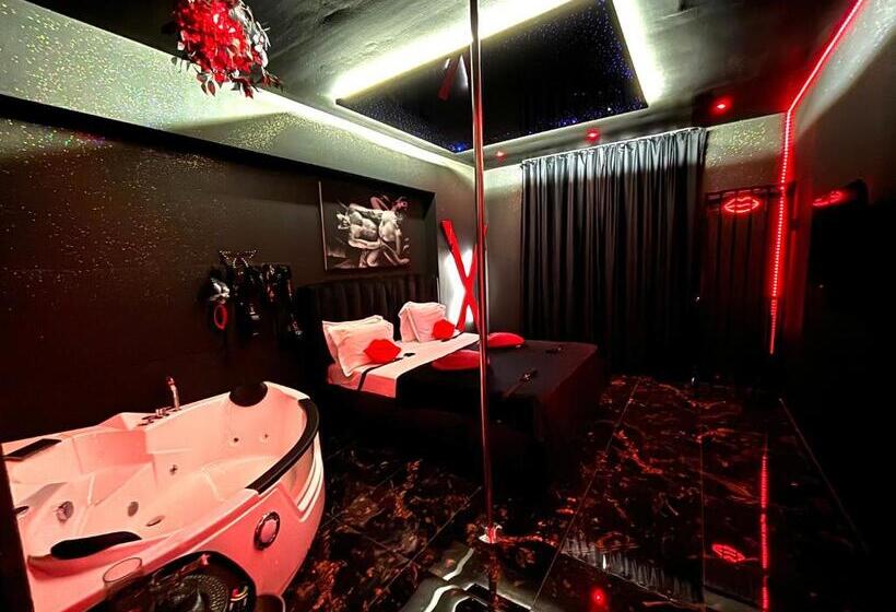 هتل Romeo Nights   Love Rooms   Jacuzzi Hydromassage