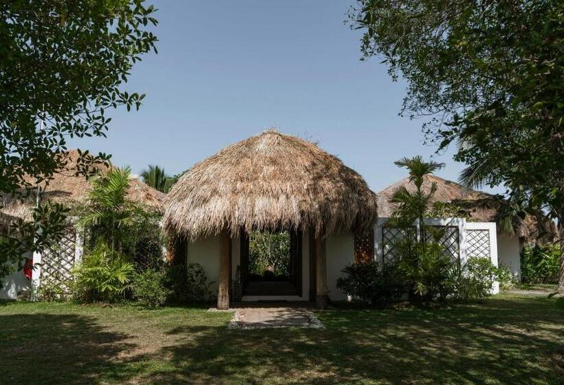 Отель Tekanda Lodge