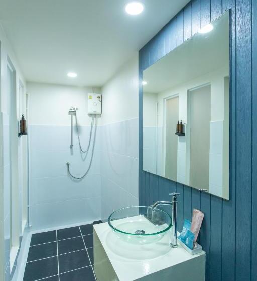 호텔 The Light House At Town Phuket