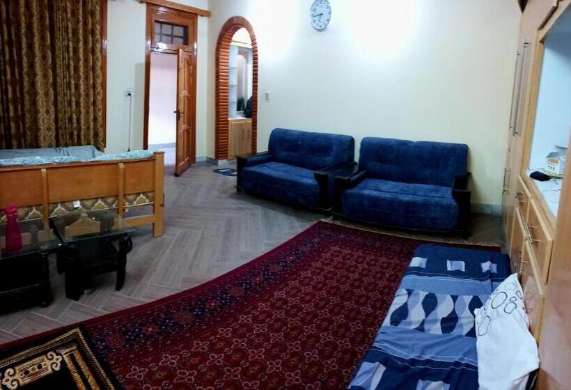 פנסיון Home Away From Home
