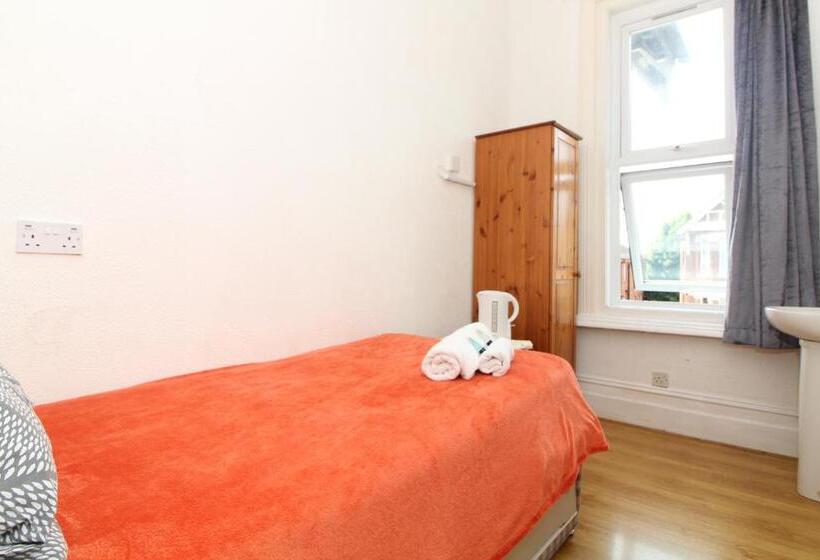 پانسیون Pebbles Guest House Room 19