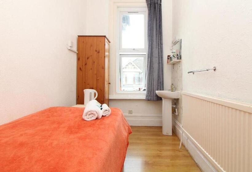 پانسیون Pebbles Guest House Room 19