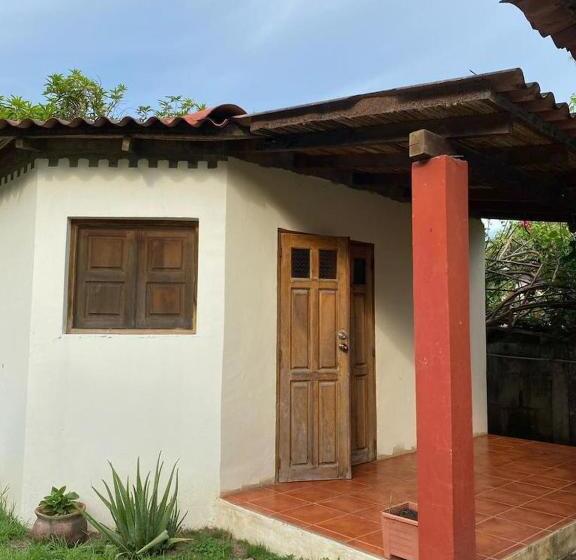پانسیون Room In Cabin   Beach Cabana Breakfast And Pool