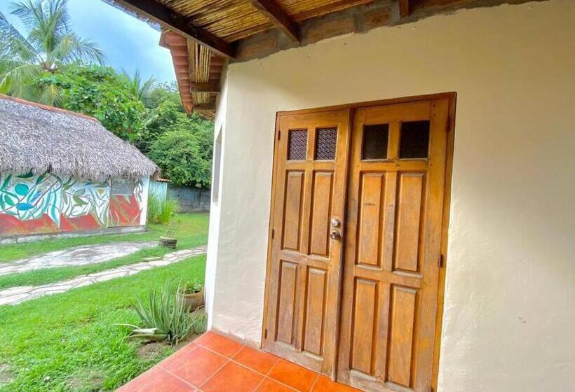 پانسیون Room In Cabin   Cabana With Breakfast And Pool On The Beach