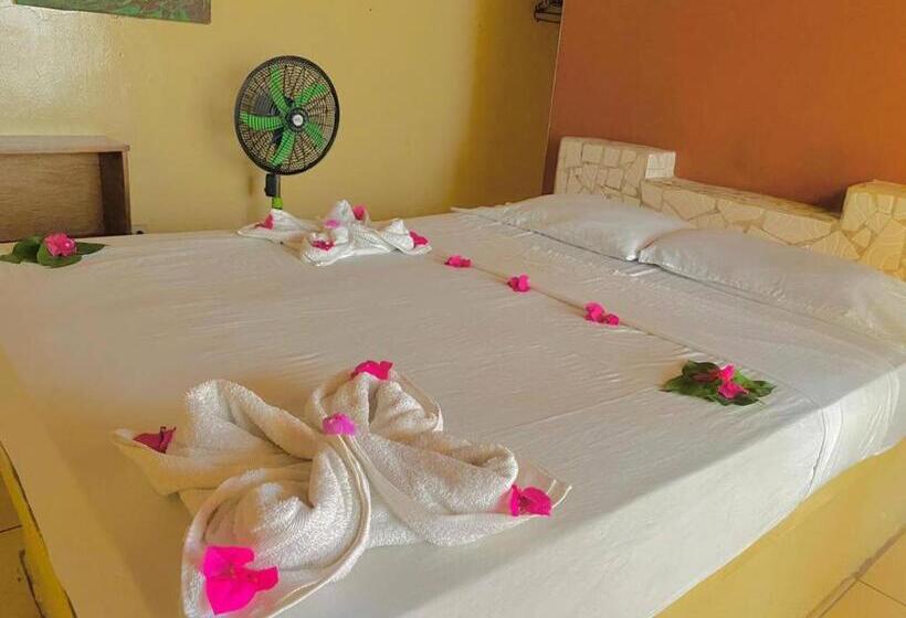 پانسیون Room In Cabin   Cabana With Breakfast And Pool On The Beach