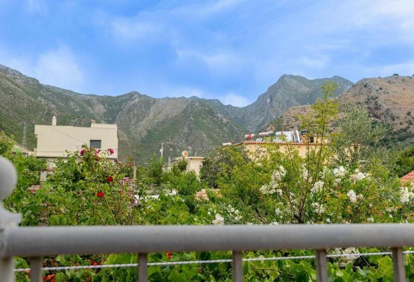 پانسیون Zana Guesthouse