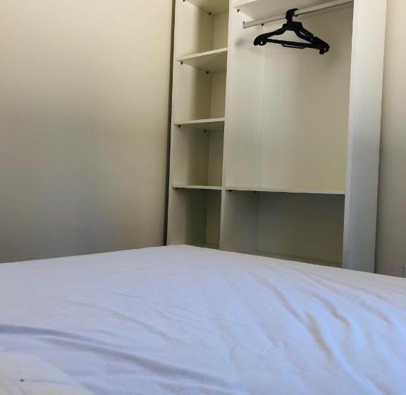 هاستل Chemin Suites