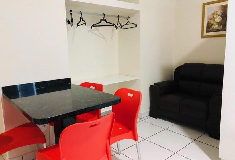 هاستل Chemin Suites