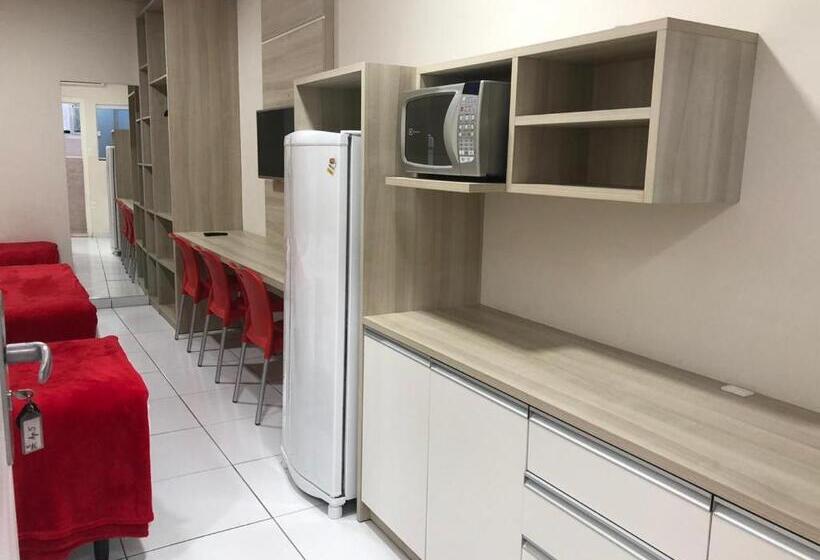 هاستل Chemin Suites