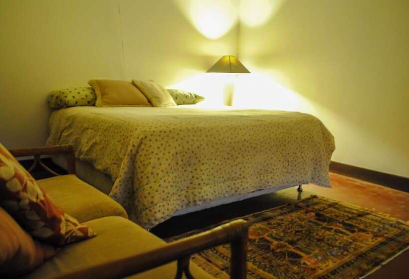 تختخواب و صبحانه Nomad Hostel