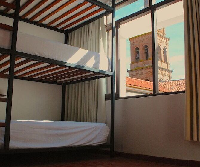 تختخواب و صبحانه Nomad Hostel