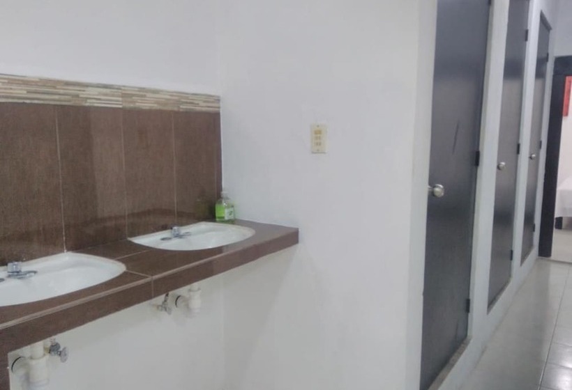 هتل Hostal Frida Adults Only Hostel
