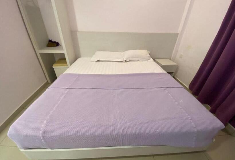 Lavender Riverside Hotel Hostel