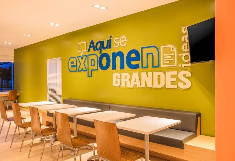 ホテル One Puebla Serdan