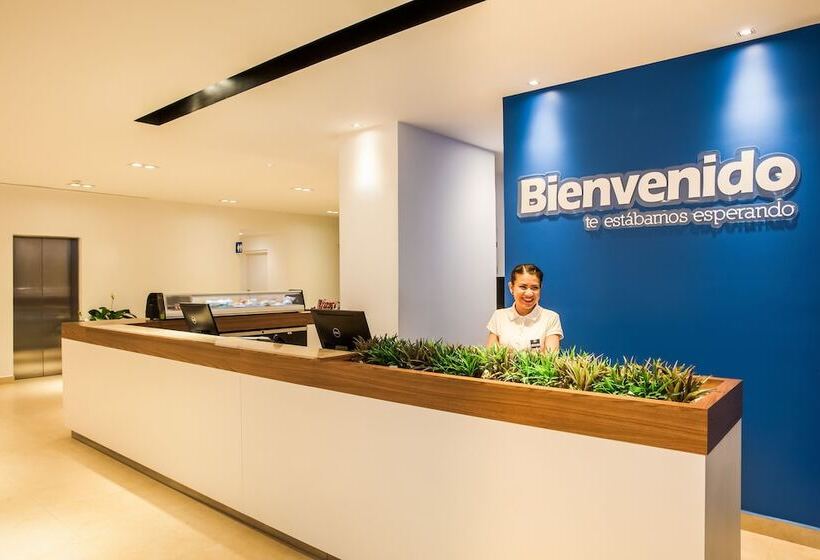 ホテル One Puebla Serdan