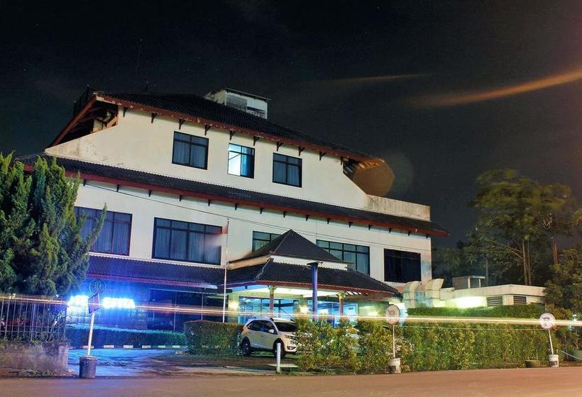 هتل Zen Rooms Sawojajar