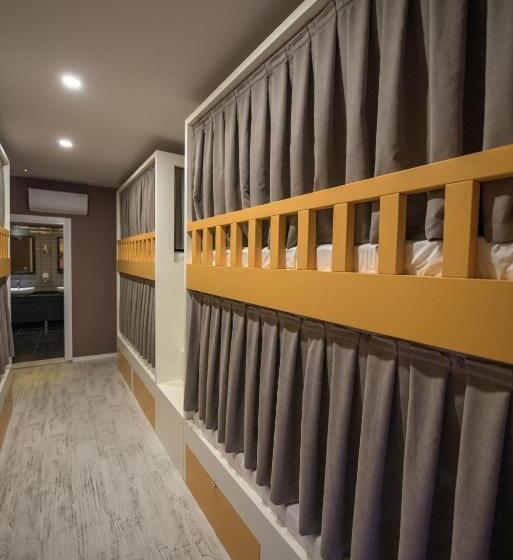 Sakura Hostel & Pub