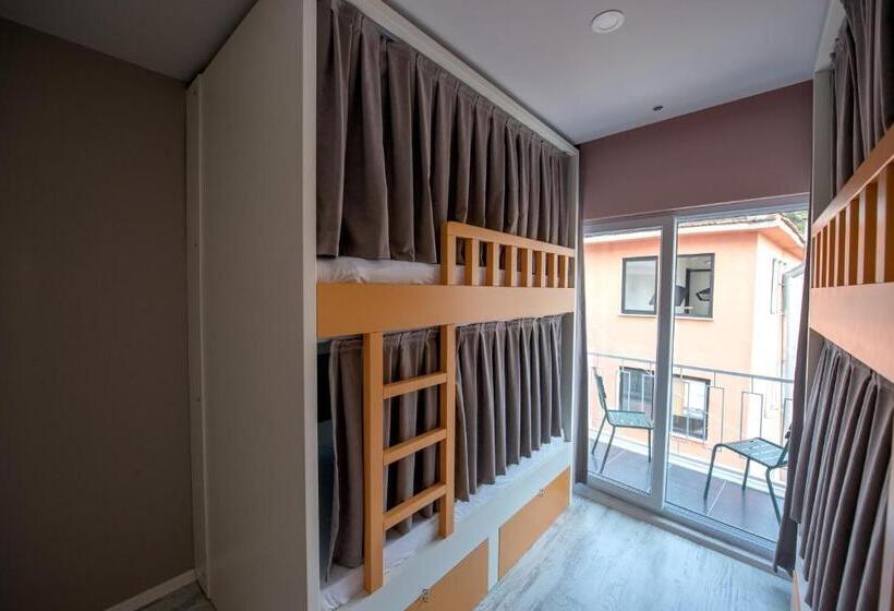 Sakura Hostel & Pub