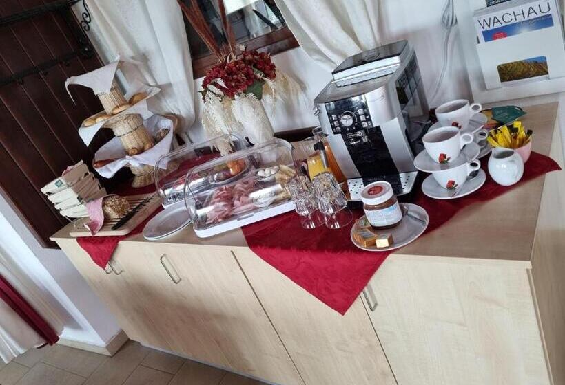 فندق صغير Gasthof Weidenauer  Gabi S Café