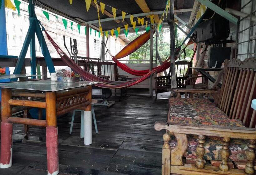 فندق صغير Hostal Cafe Axel