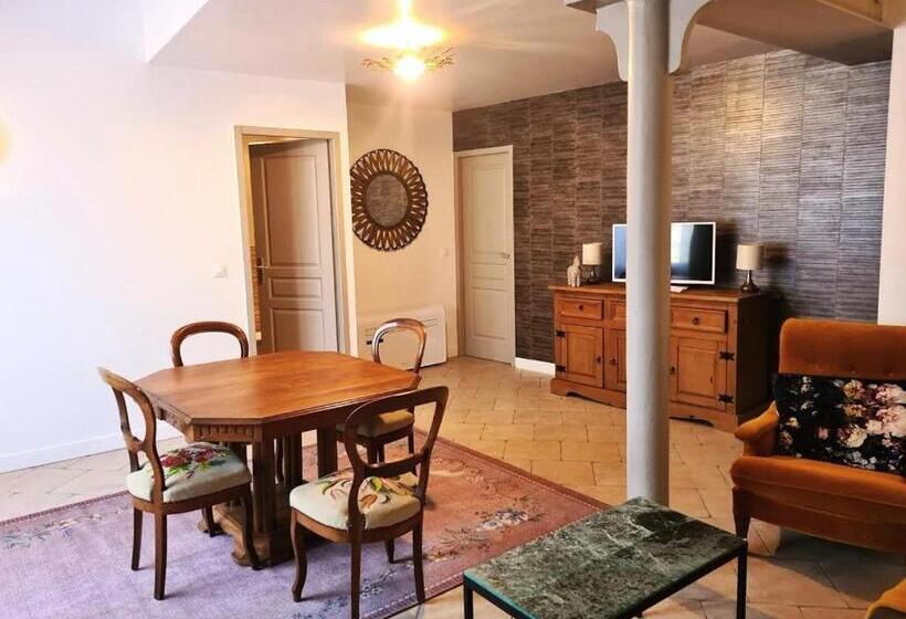 ベッドアンドブレックファースト Gîte En Face Du Château De Nizas, Renovation Totale Et Changement De Proprietaire, 4 Chambres D Hôte