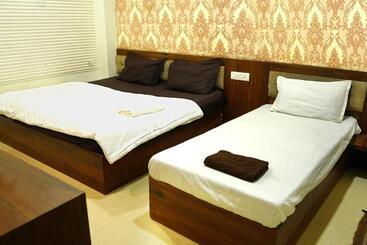 هتل Bal Residency 120 Mt Golden Temple