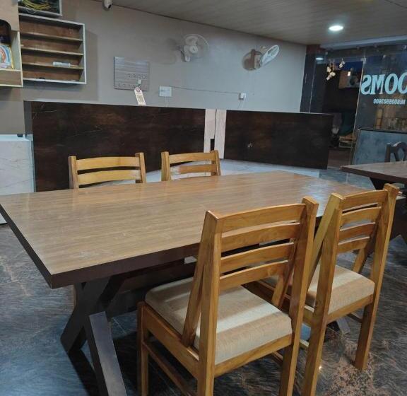 فندق Shyam Sarover And Restaurant