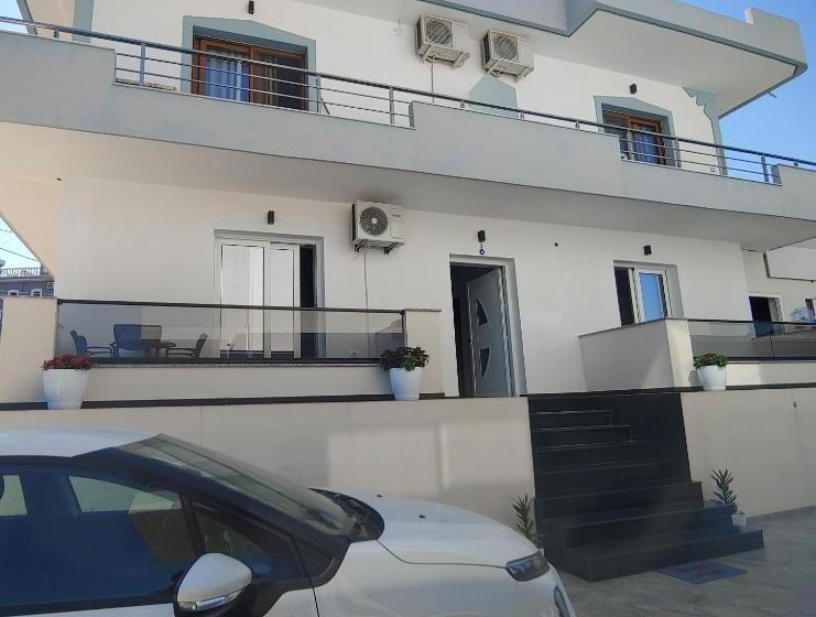 هتل Villa Leonel