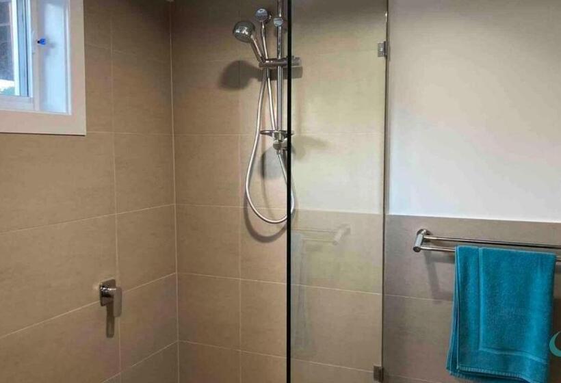 پانسیون Caves Cottage Guest Suite