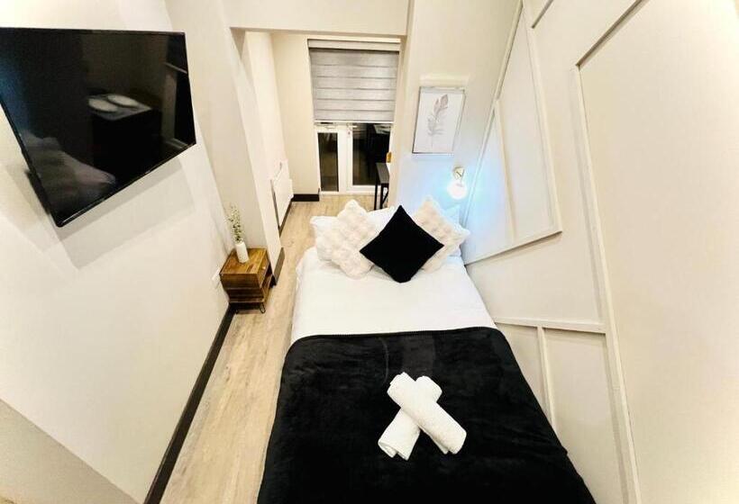 Пансион London City Center Studio, High Standard