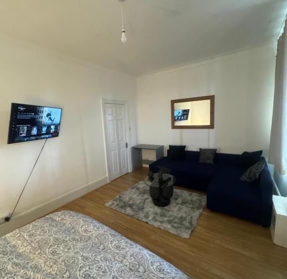 Пансион Master Grove Room