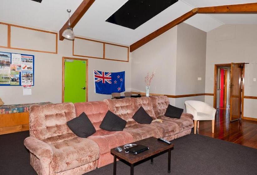 هاستل 85 On Bealey