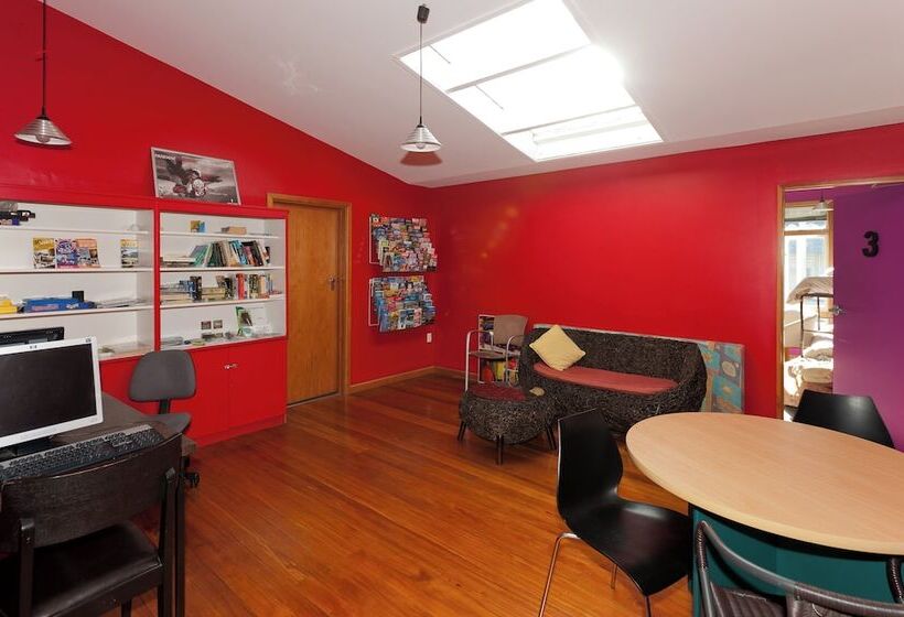 هاستل 85 On Bealey