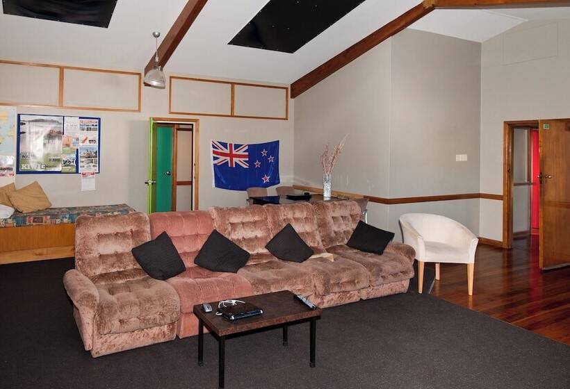 هاستل 85 On Bealey