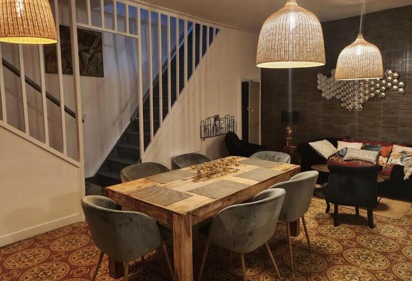 ベッドアンドブレックファースト Gîte En Face Du Château De Nizas, Totale Renovation Et Changement De Proprietaire, 4 Chambres D Hôte