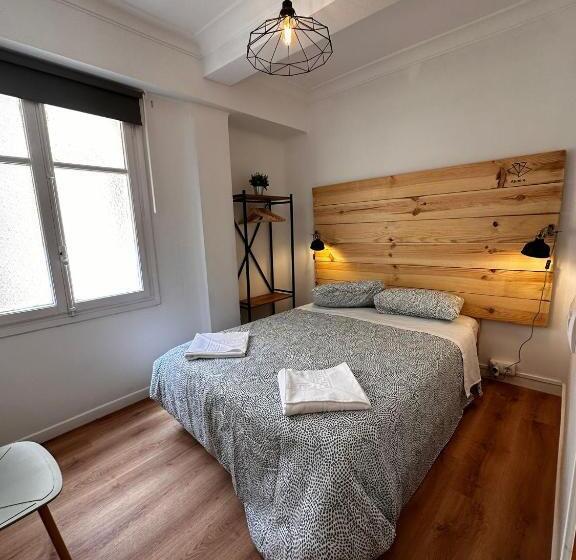 پانسیون Hostal Atuaire Home