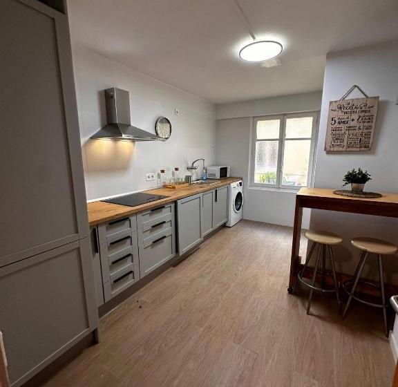 پانسیون Hostal Atuaire Home