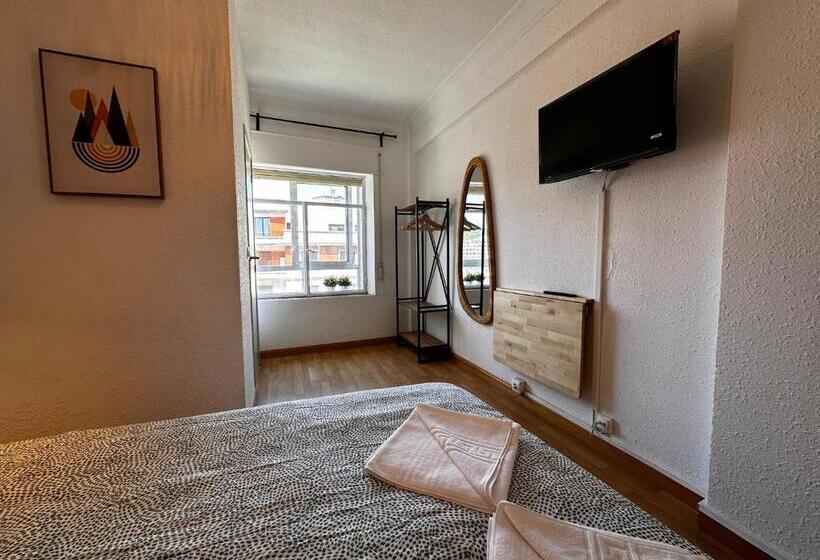 پانسیون Hostal Atuaire Home