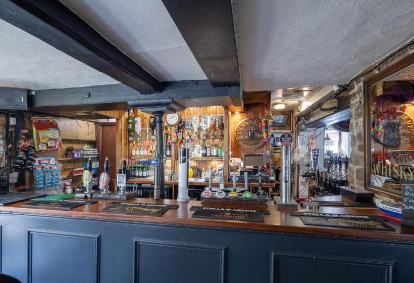 هاستل The George & Dragon