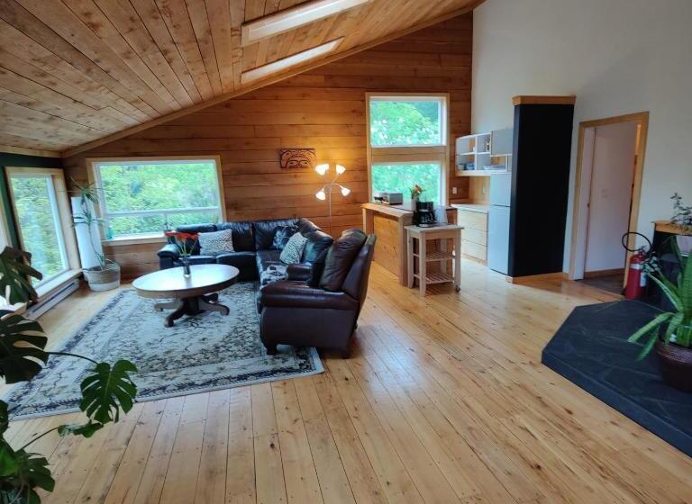 تختخواب و صبحانه Hummingbird Lodge Bnb