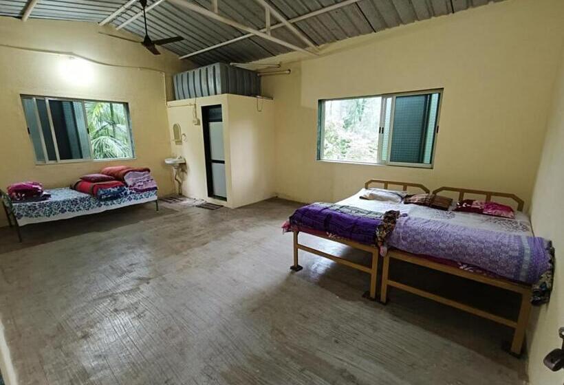 호텔 Datta Srushti Cottage Alibaug