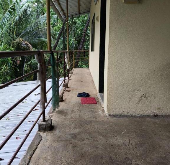 호텔 Datta Srushti Cottage Alibaug