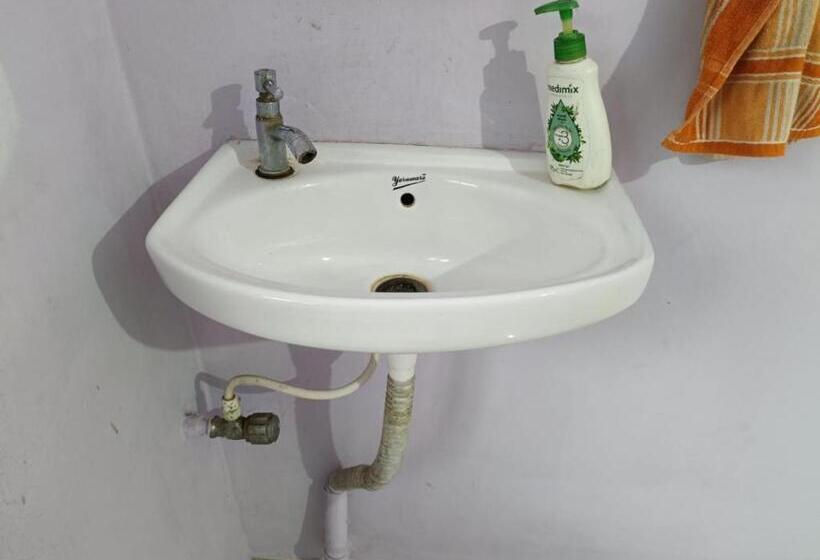호텔 Datta Srushti Cottage Alibaug