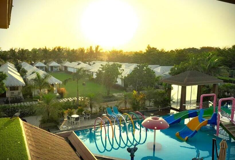 Отель La Casa Club And Resort