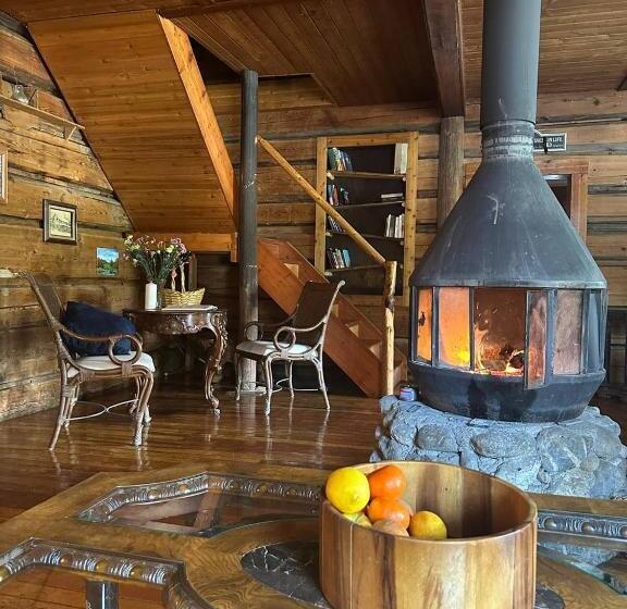 בית מלון כפרי Rustic Beaverfoot Lodge Room N5
