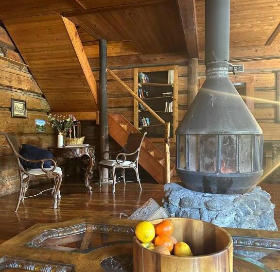 בית מלון כפרי Rustic Beaverfoot Lodge Room N8