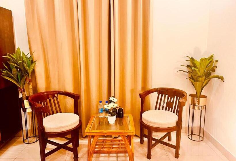 ホテル Sampat Royal Cafe