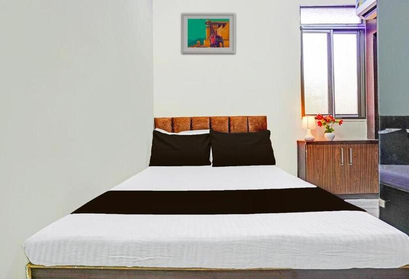 Oyo Hotel Flora