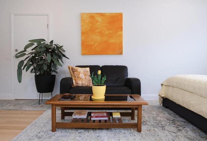بنسيون Port Fairy Bnb   The Yellow Suite